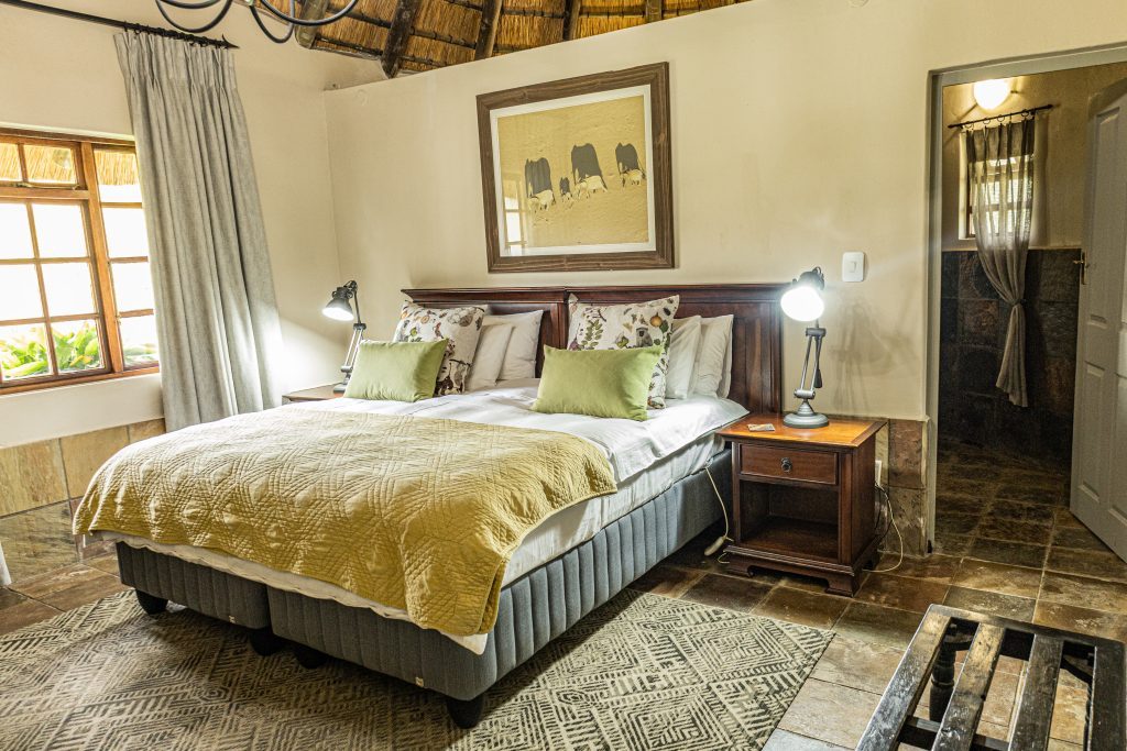 Africa-room-king-size-1-1024x683