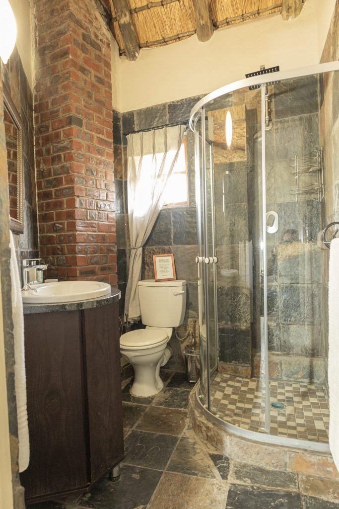 Main-bathroom-1-e1701681645879